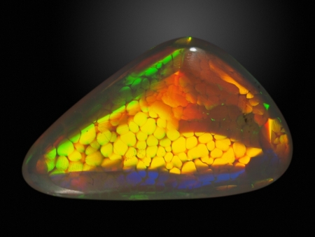 Opal aus Äthiopien mit Farbspiel