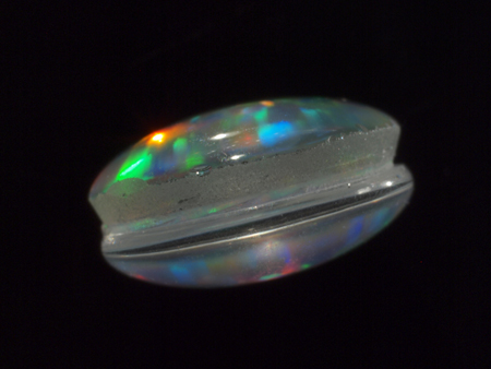Opalimitation - Kompositopal (Seitenansicht) Sandwich-Opal mit Opalimitation (Seitenansicht)