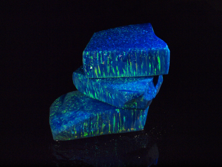 Synthetischer Opal - Opal Imitation (Rohstein) Synthetischer Opal - Opal-Imitation