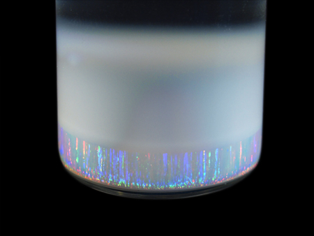 Sediment aus Silica-Partikeln mit Farbspiel